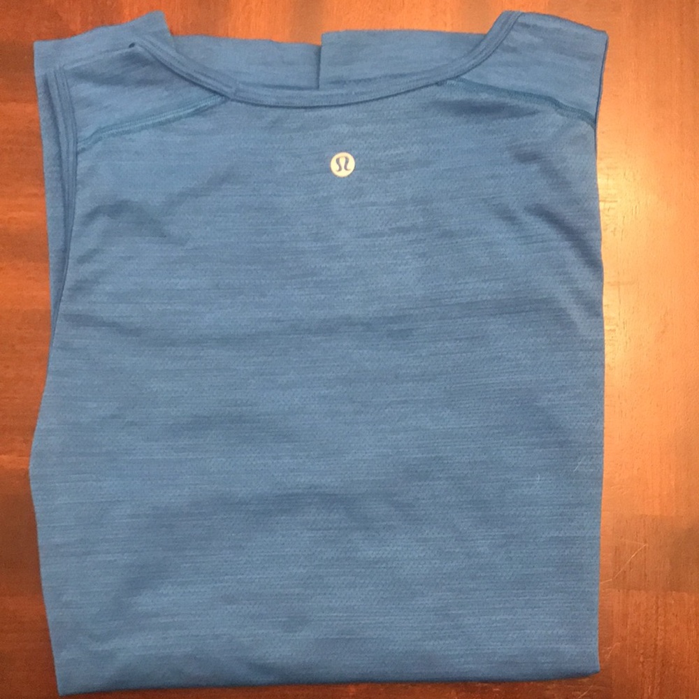 Lululemon Men’s Workout Shirt Blue Large